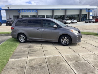 2018 Toyota Sienna XLE Auto Access Seat