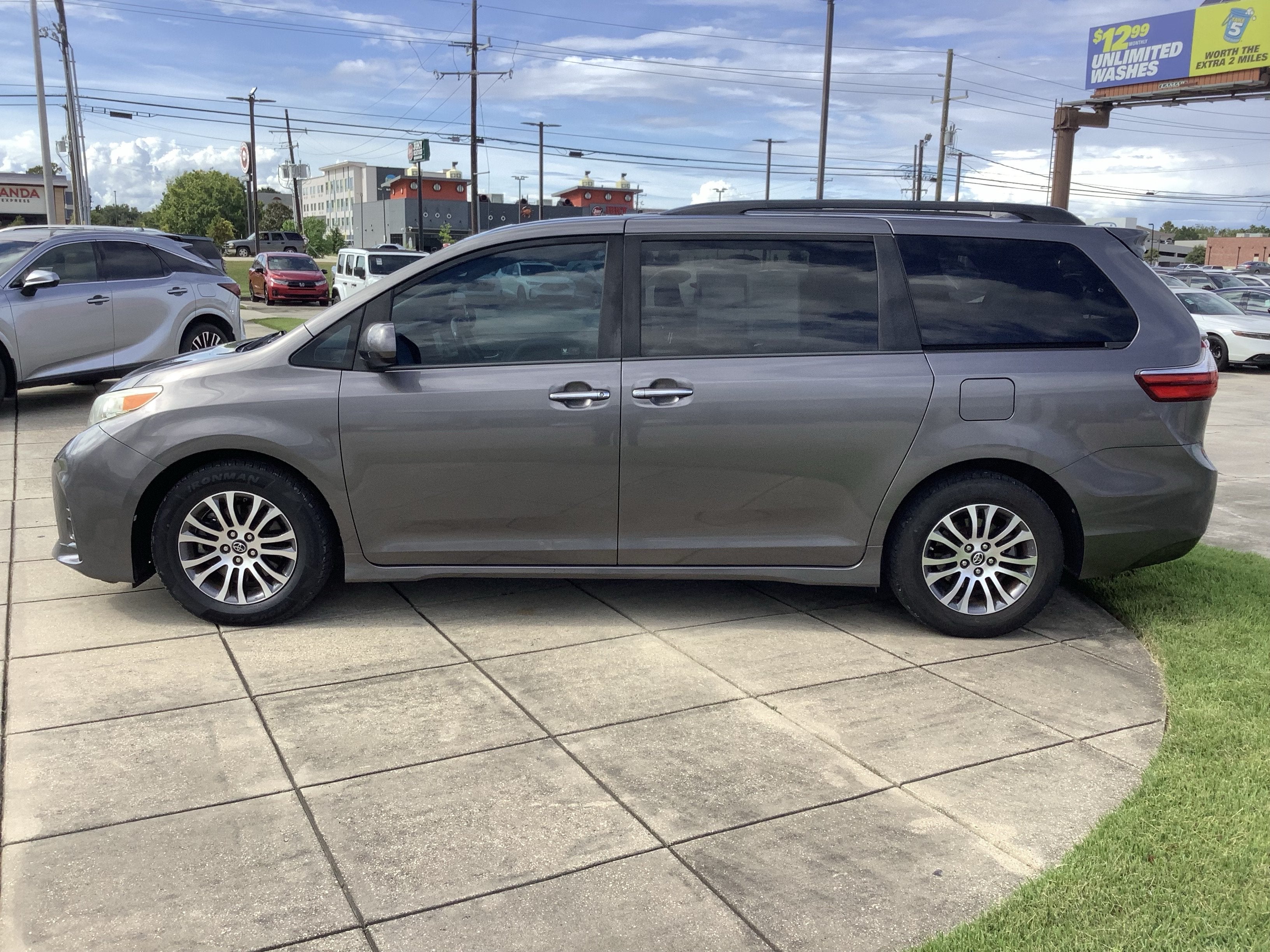 2018 Toyota Sienna XLE Auto Access Seat