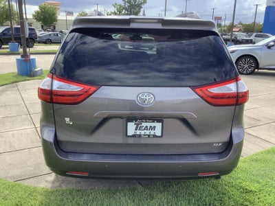 2018 Toyota Sienna XLE Auto Access Seat