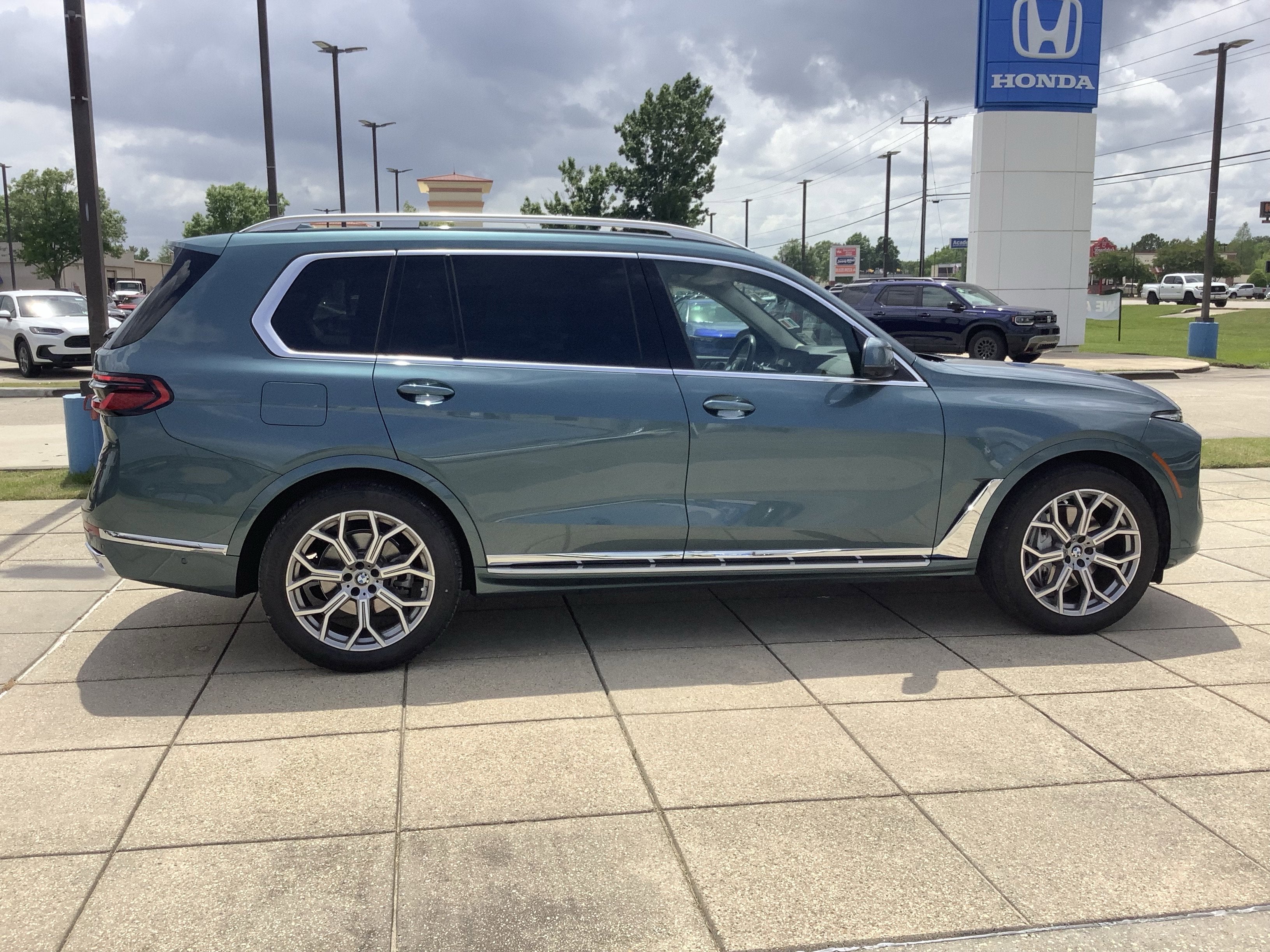 2025 BMW X7 xDrive40i