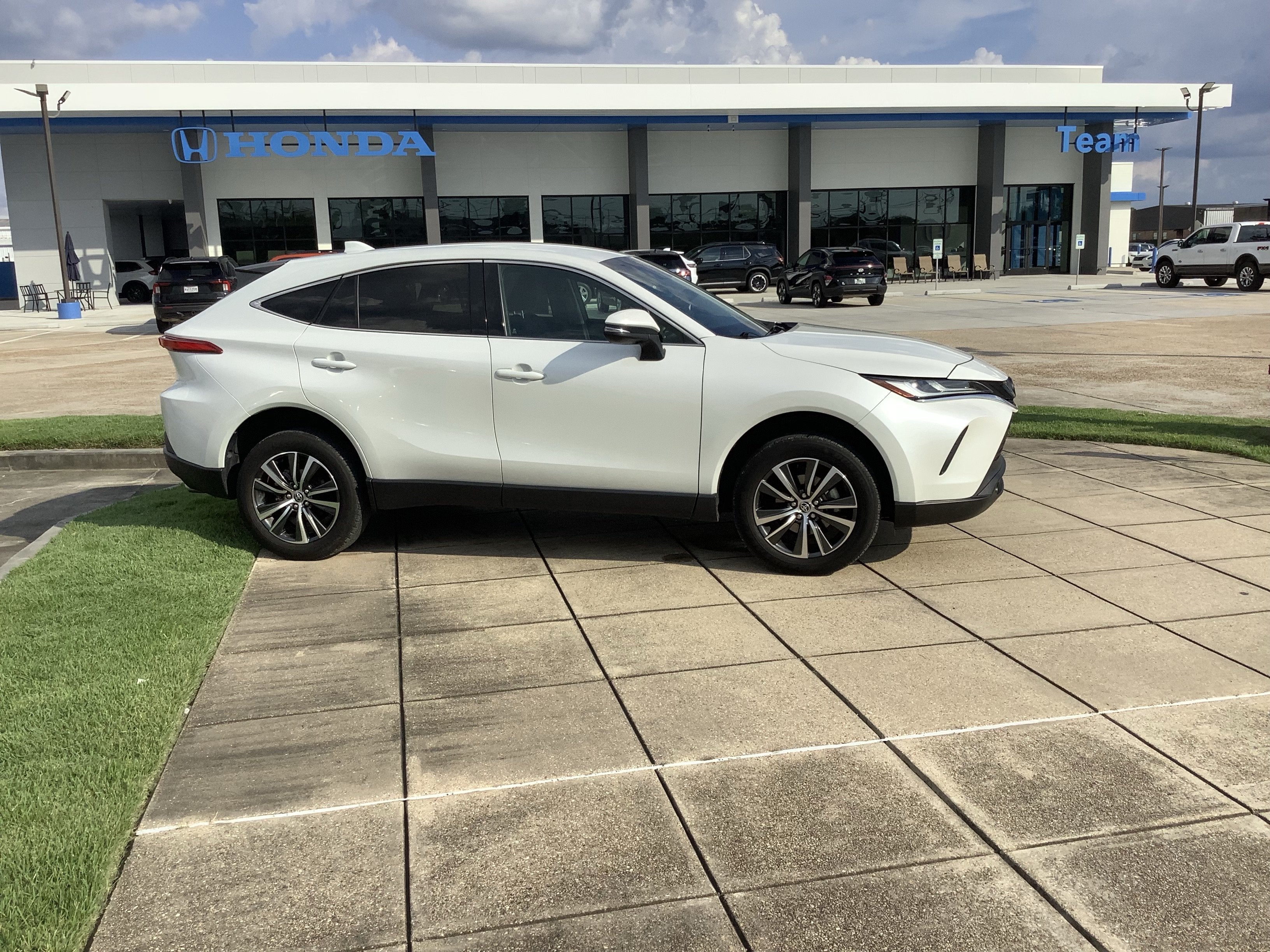2024 Toyota Venza LE