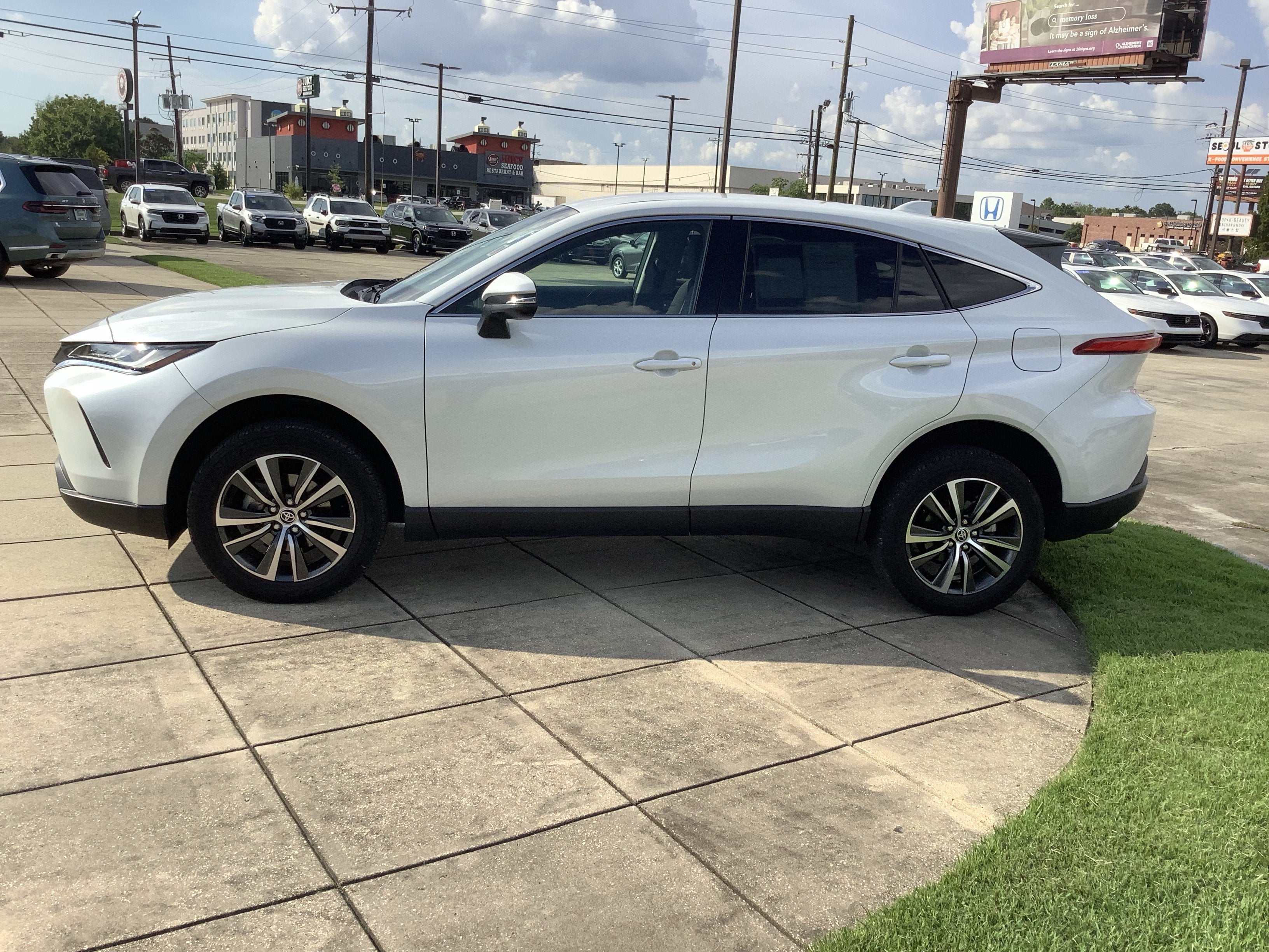 2024 Toyota Venza LE