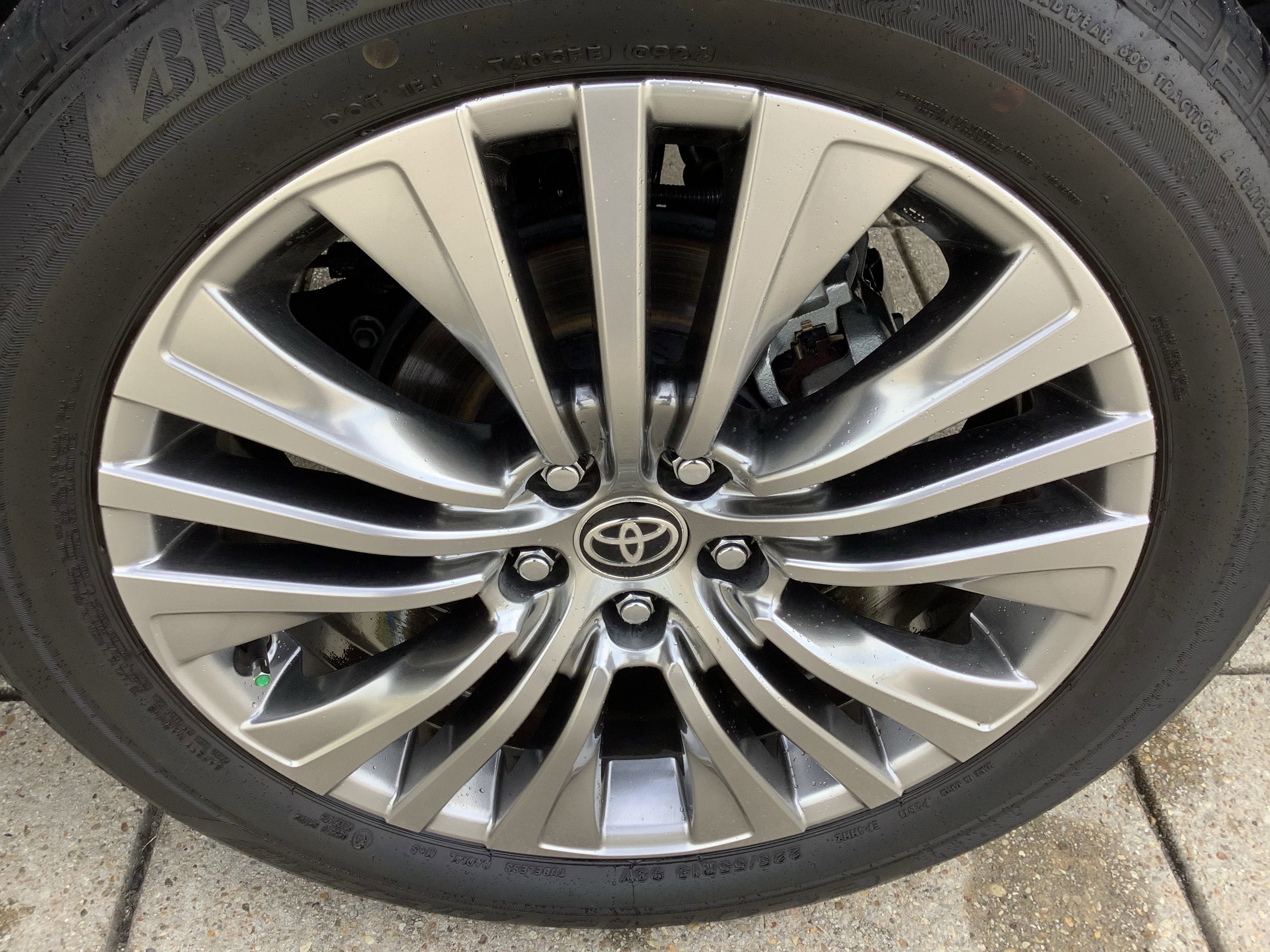 2024 Toyota Venza LE