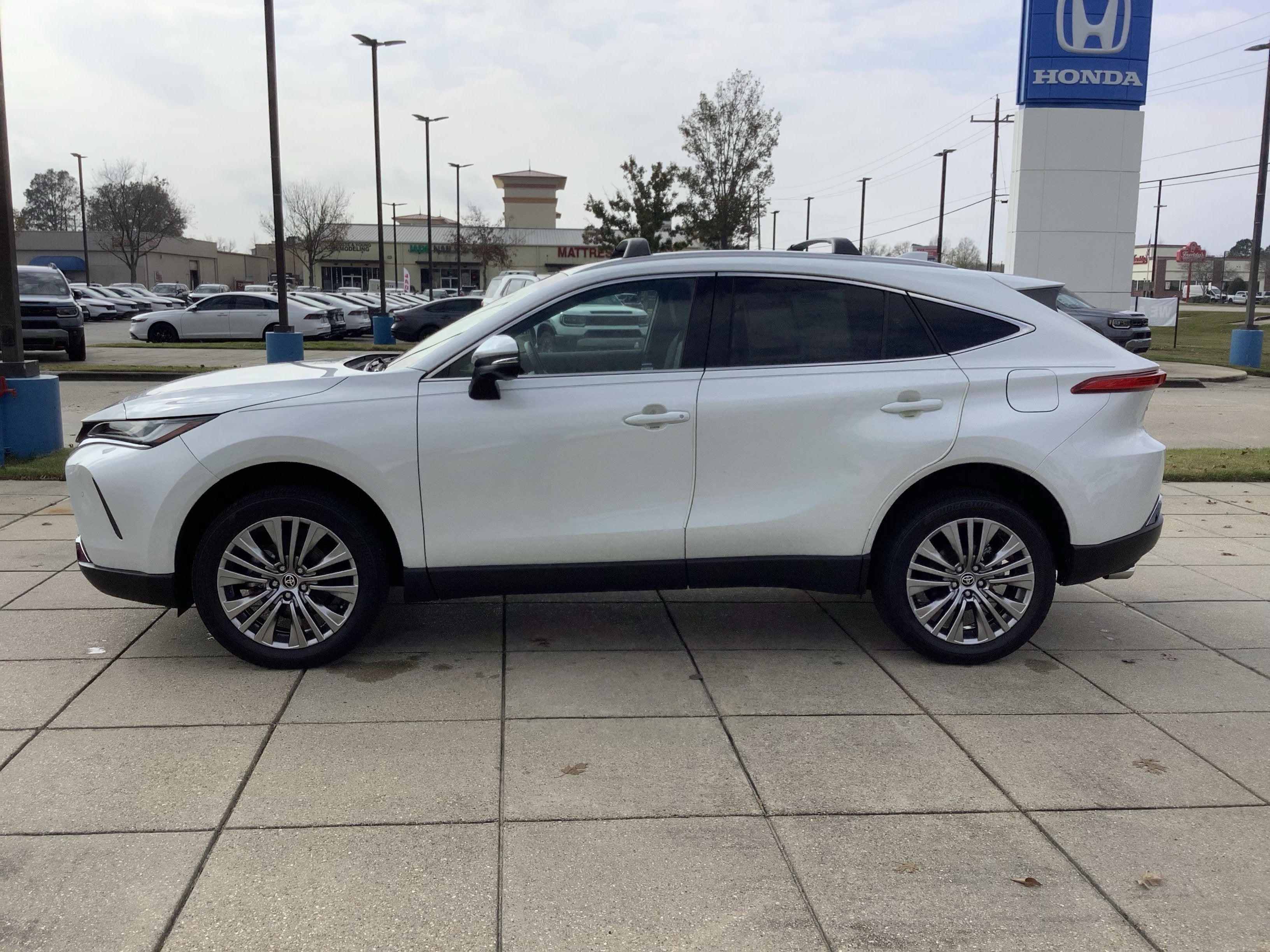 2024 Toyota Venza LE