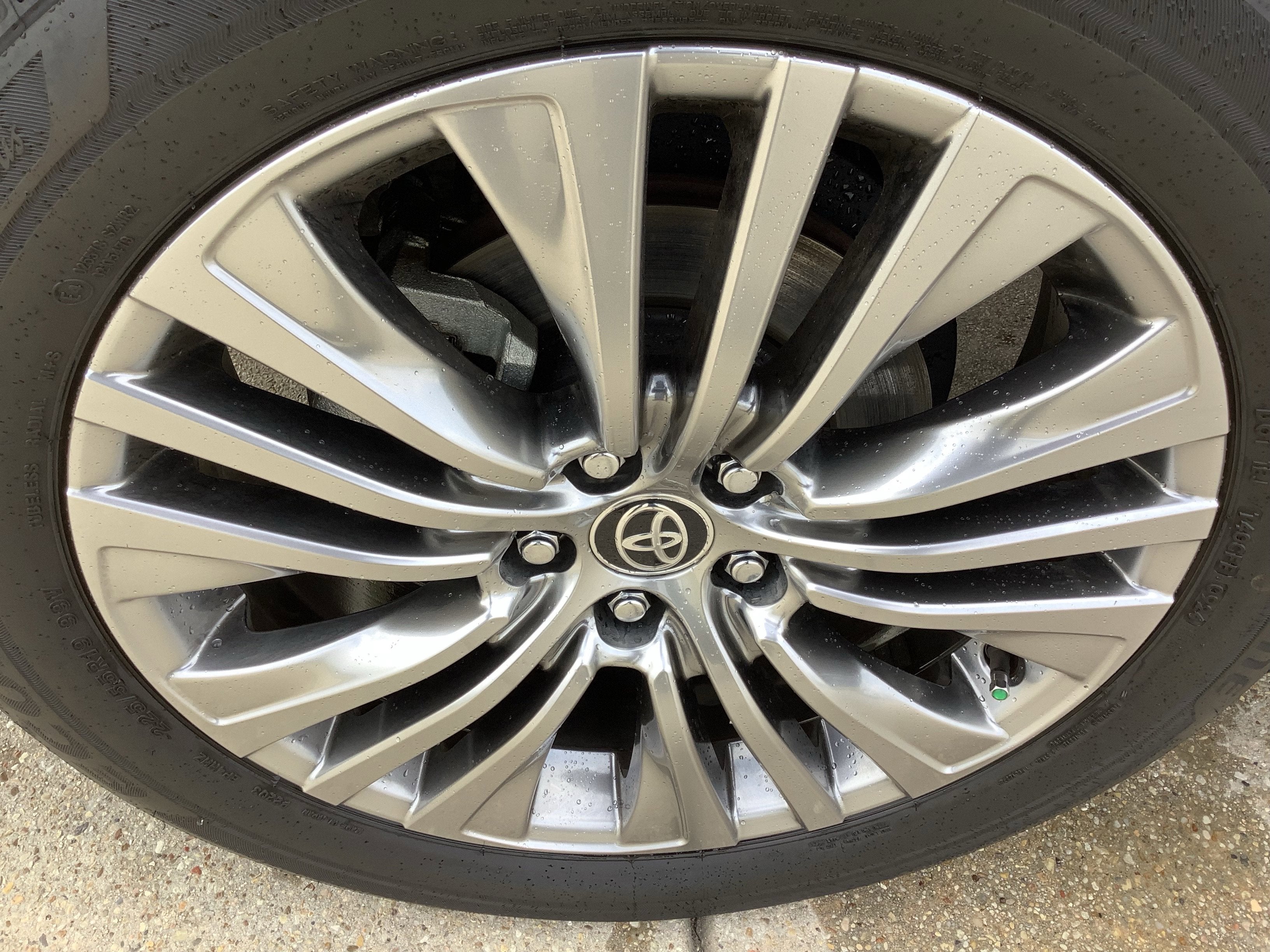 2024 Toyota Venza LE