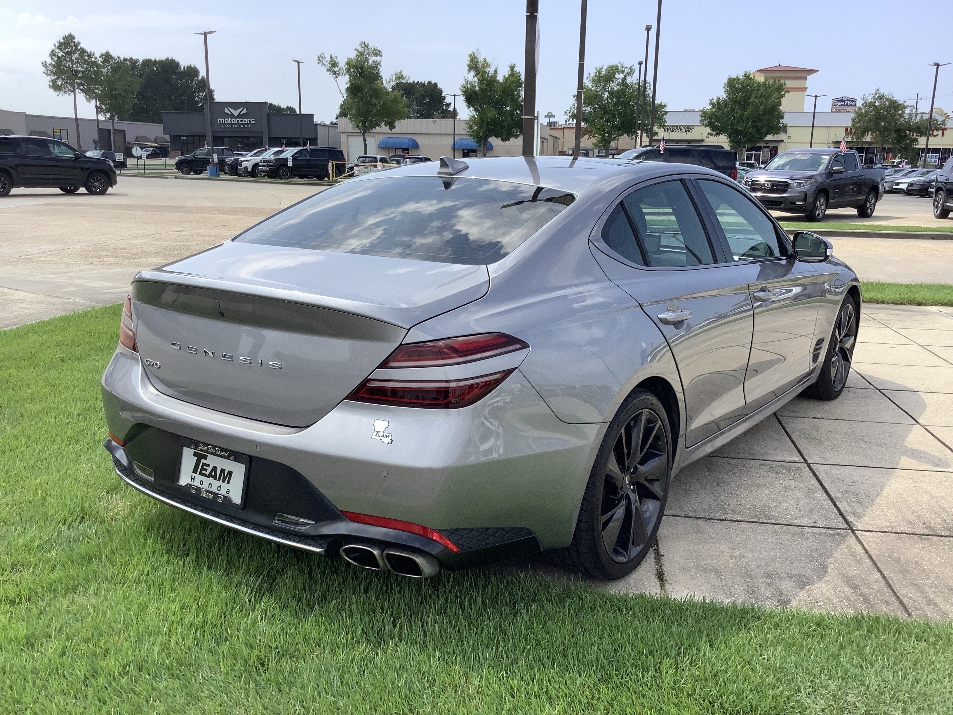 2023 Genesis G70 2.0T