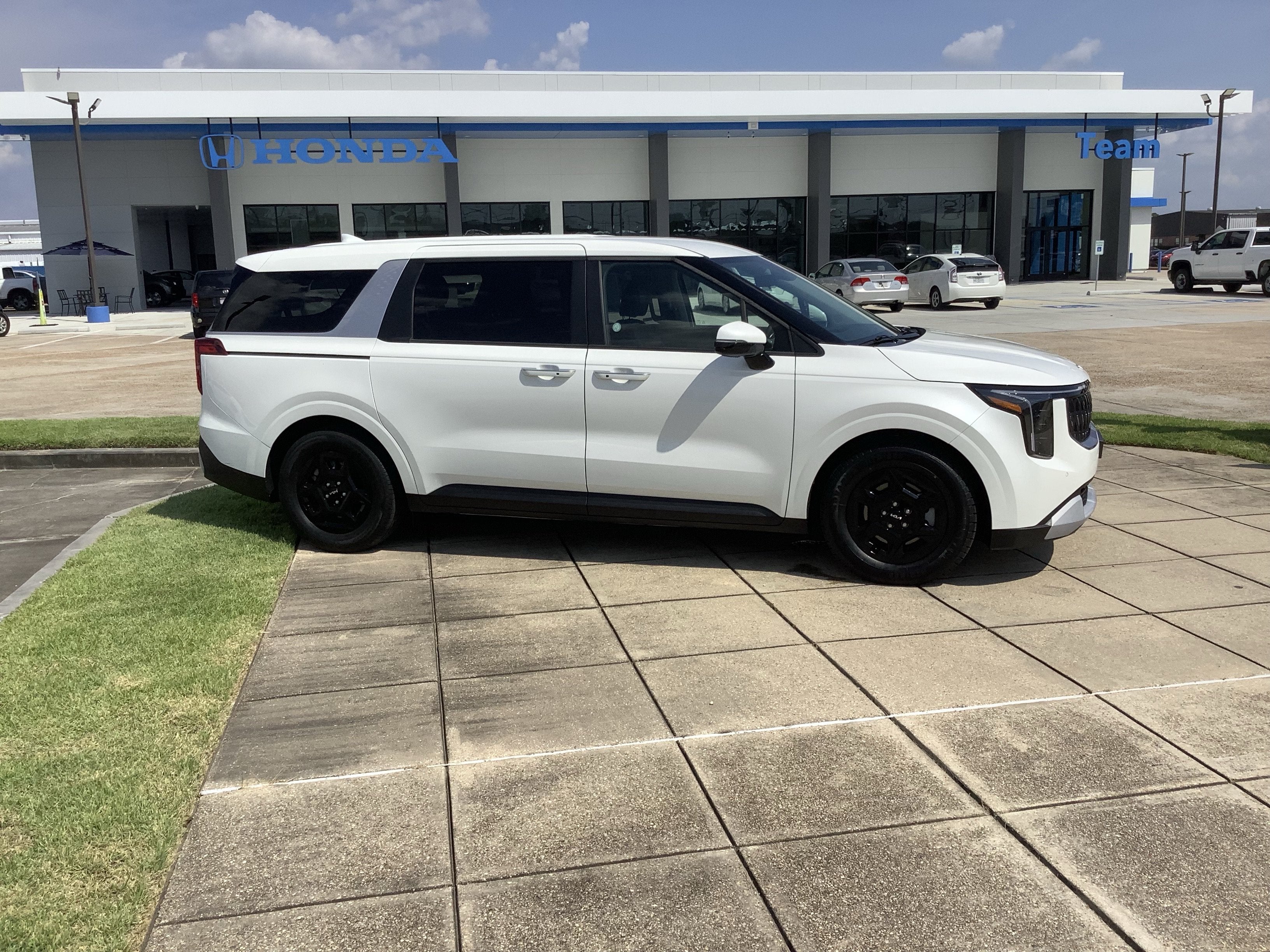 2025 Kia Carnival LXS