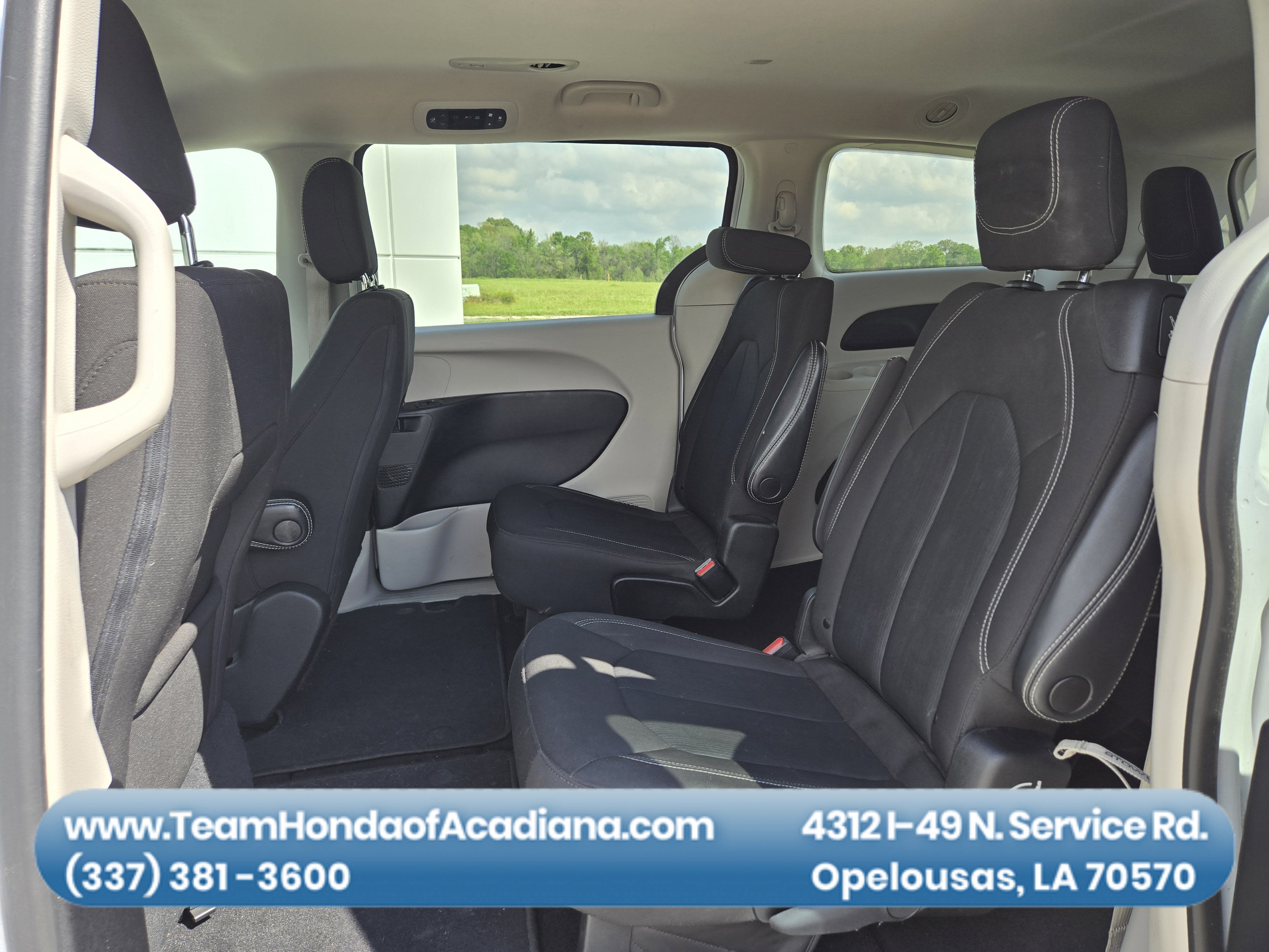 2022 Chrysler Voyager LX