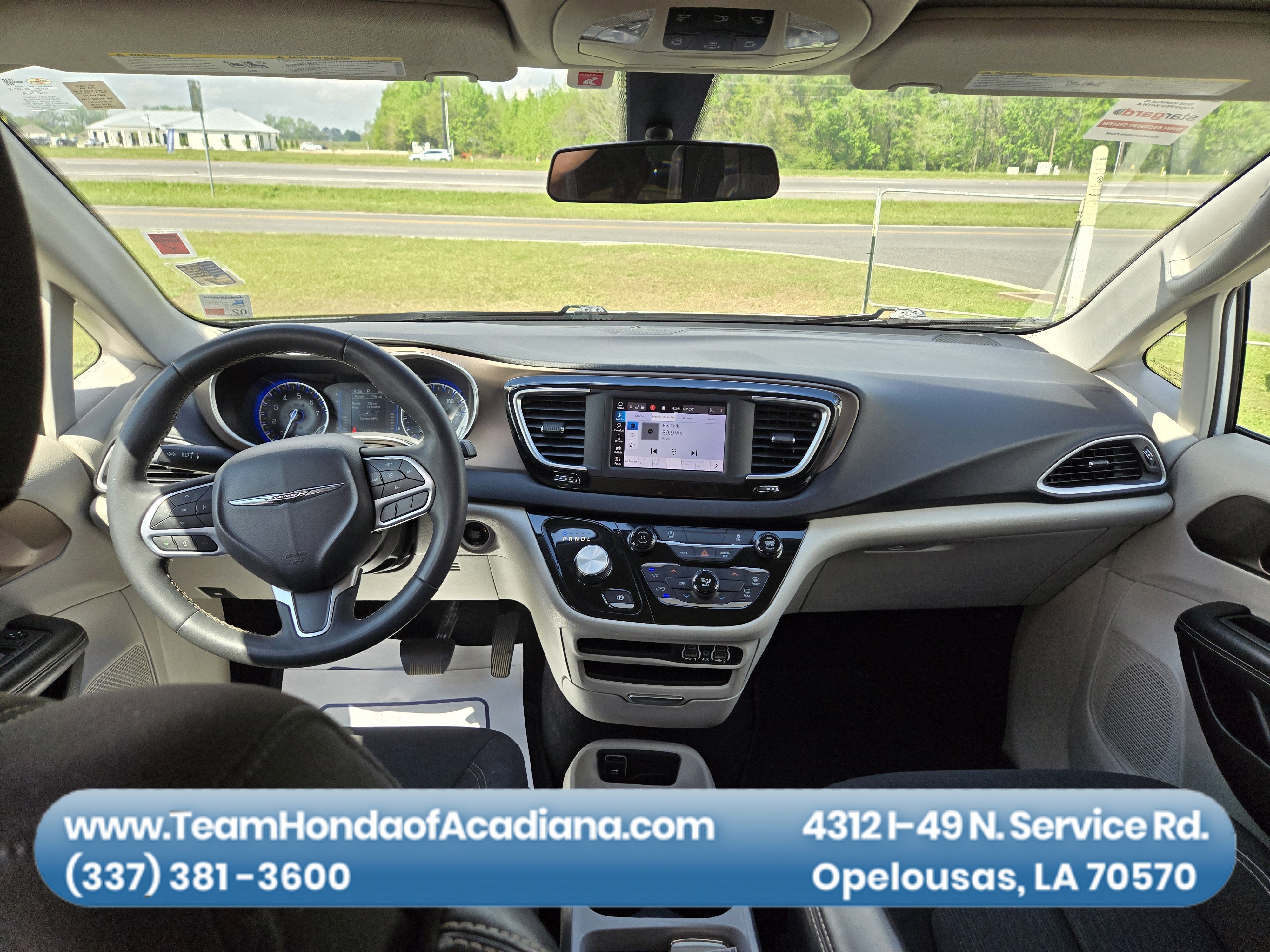 2022 Chrysler Voyager LX