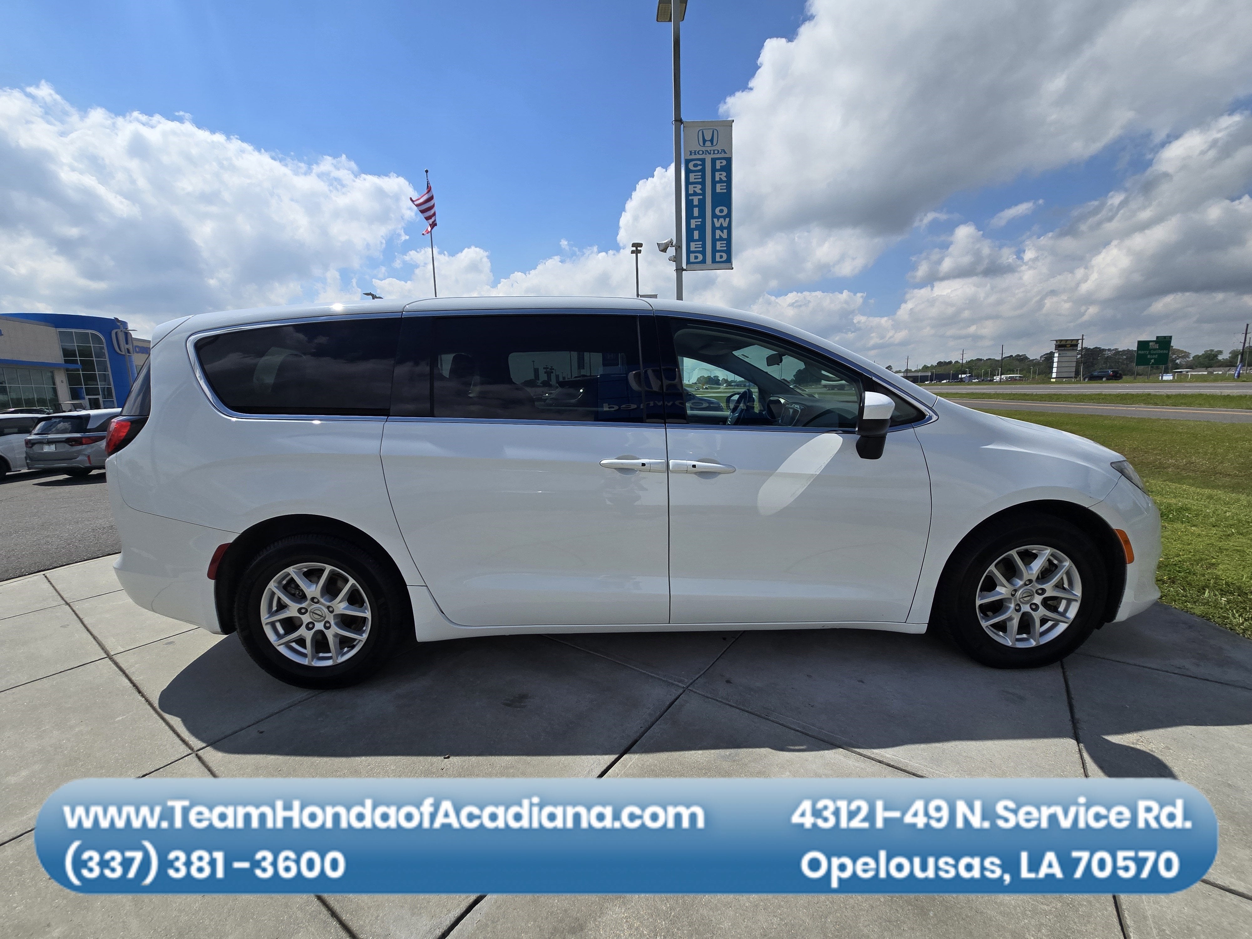 2022 Chrysler Voyager LX