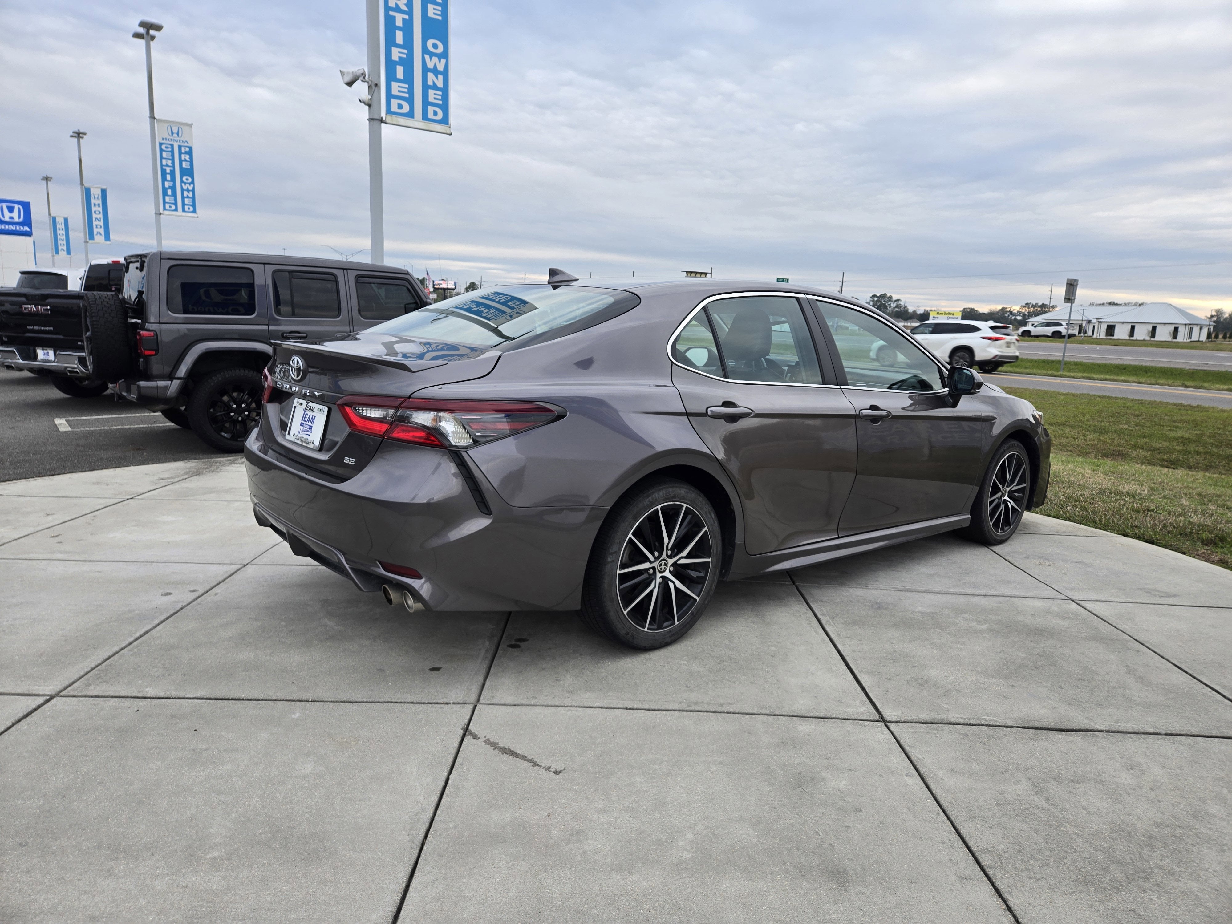 2023 Toyota Camry SE