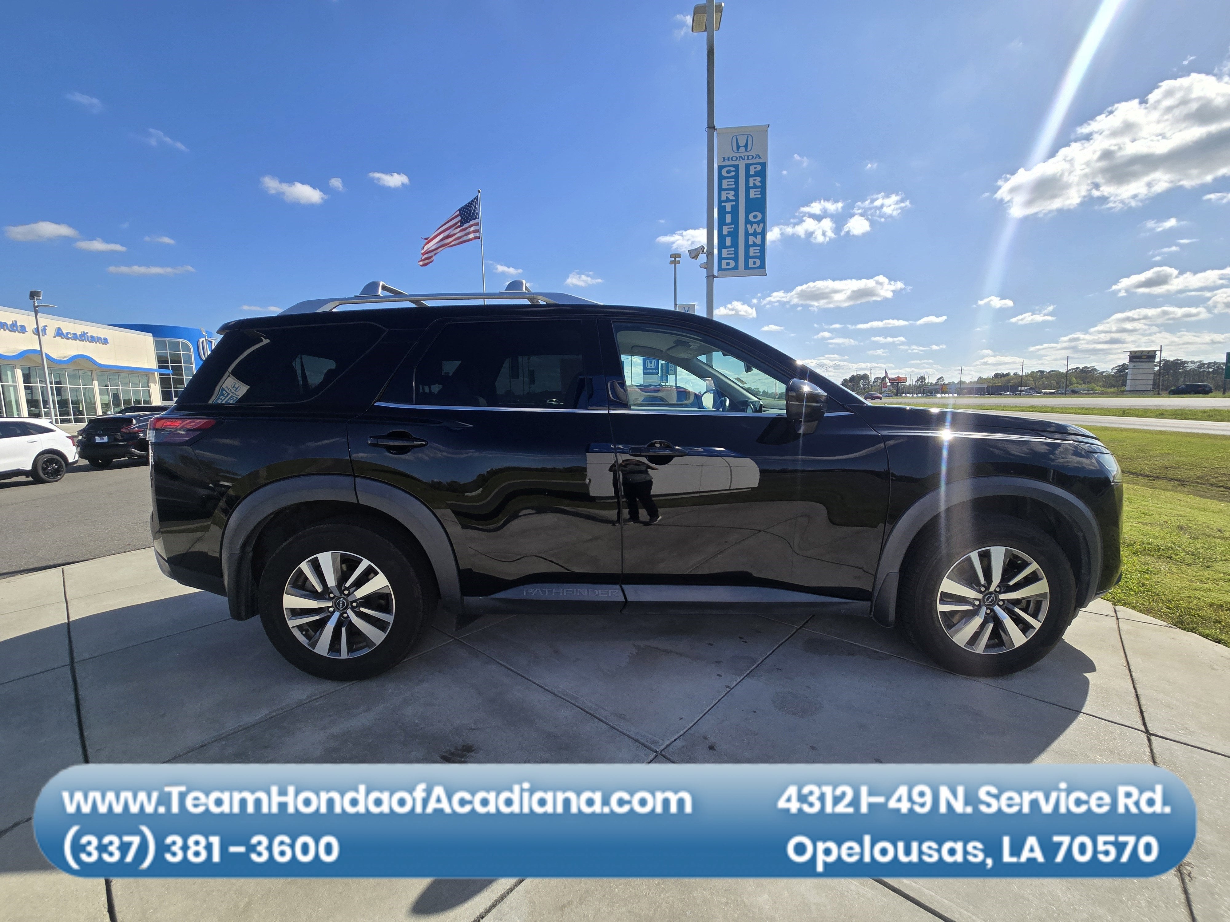 2022 Nissan Pathfinder SL