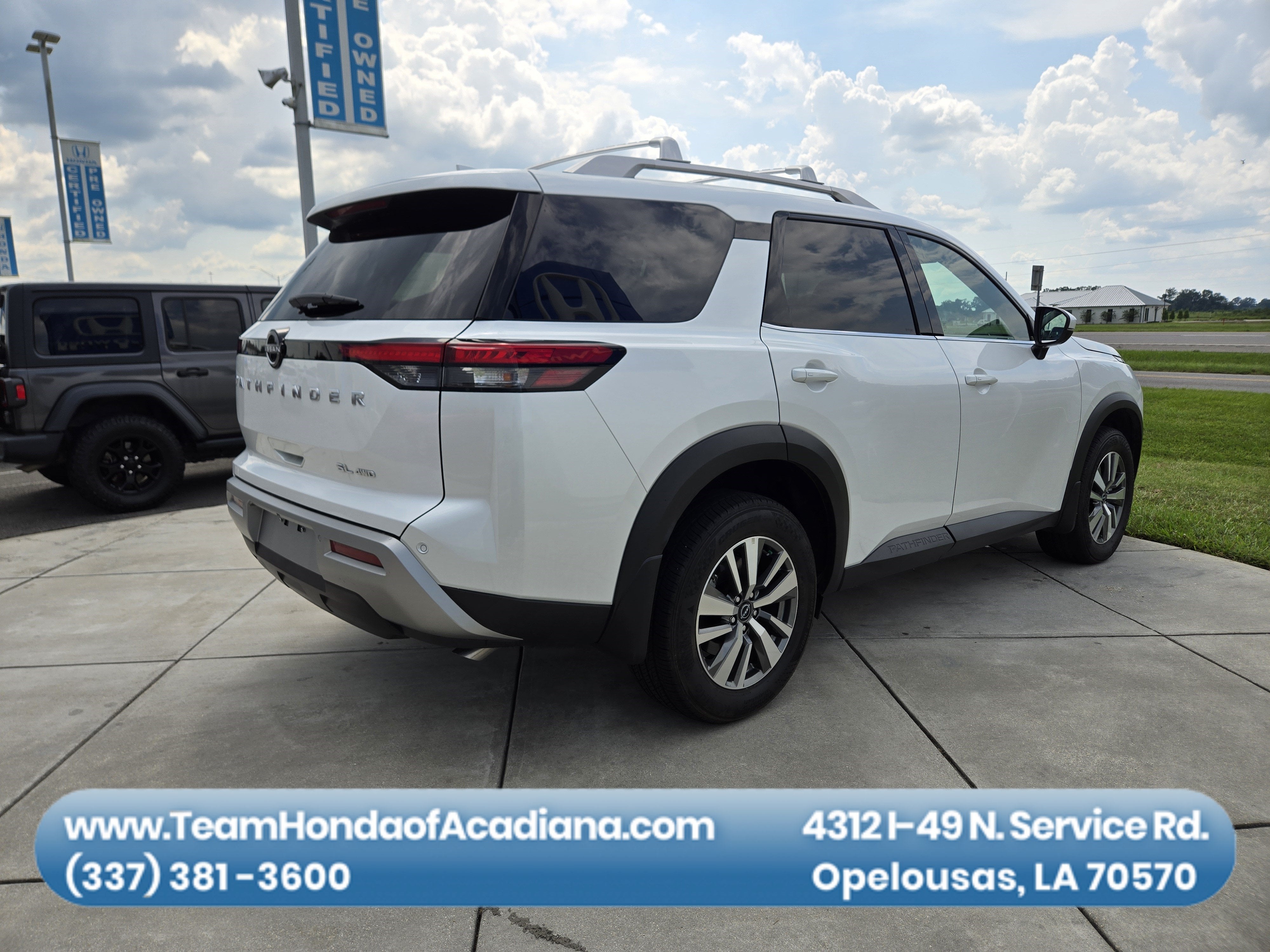 2025 Nissan Pathfinder SL