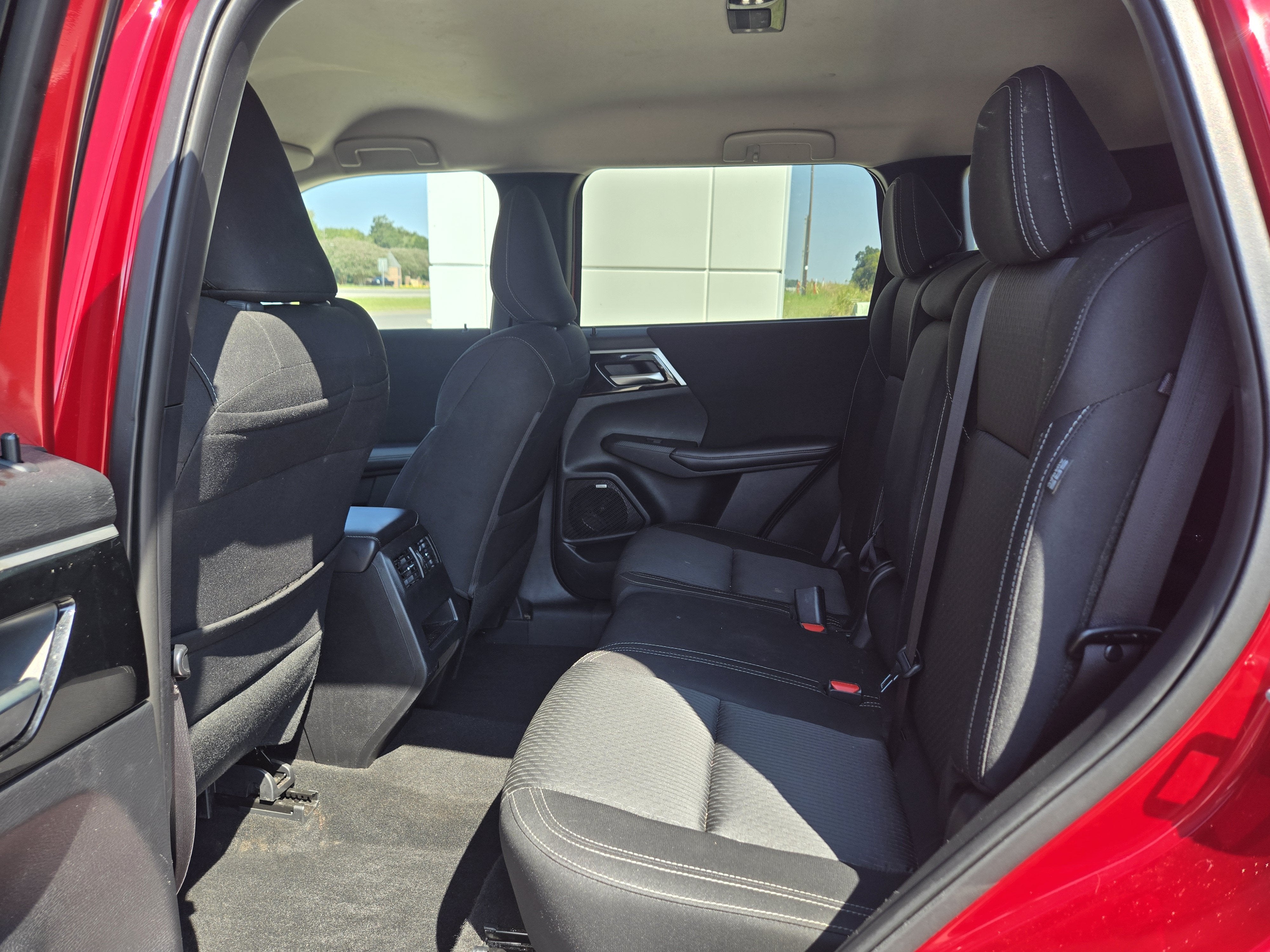 2025 Mitsubishi Outlander ES