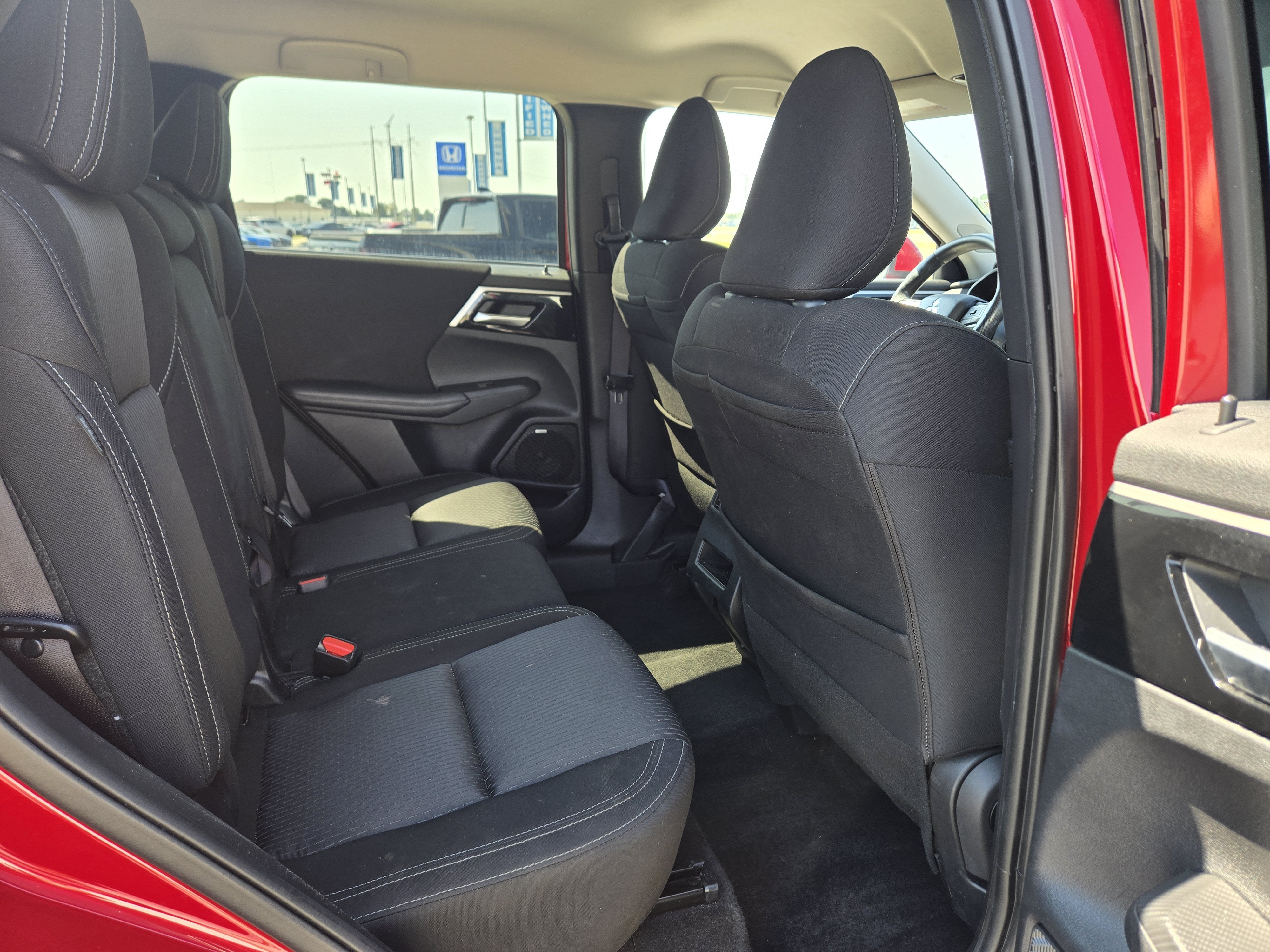 2025 Mitsubishi Outlander ES