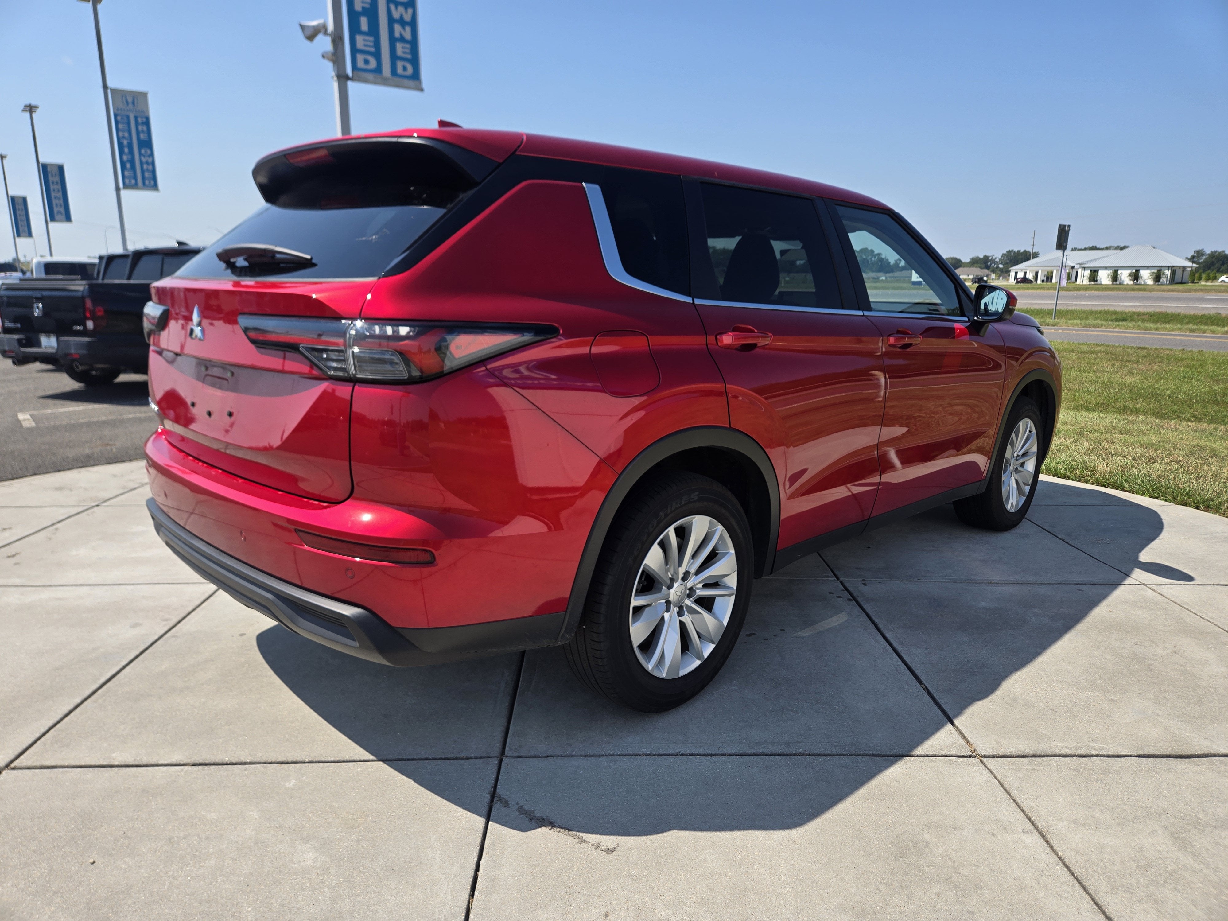 2025 Mitsubishi Outlander ES